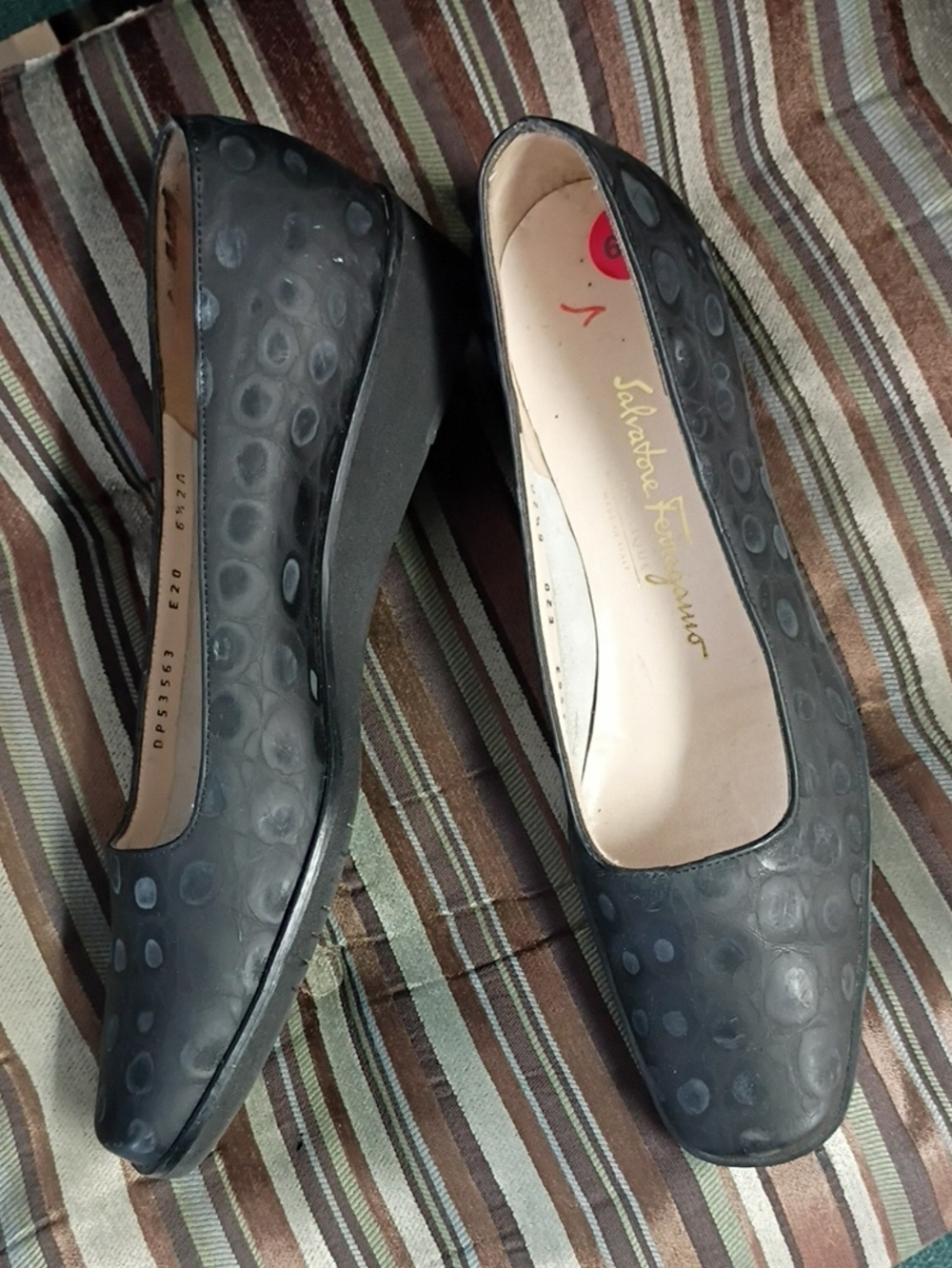 ❤️BOUTIQUE SALVATORE FERRAGAMO Black Spotted Leather Low Heel Shoes 6.5 A